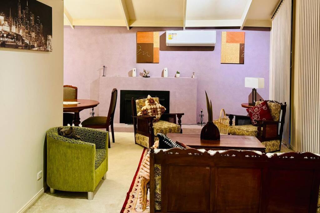 Cosy Vintage Holiday home Craigieburn